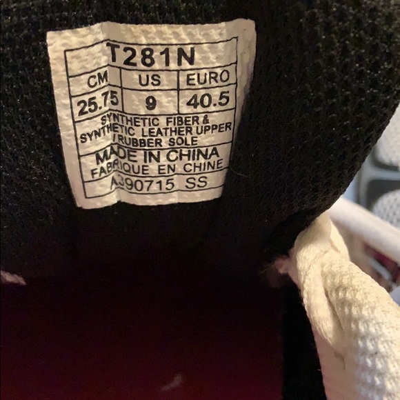 Running ASICS - Picture 2 of 4